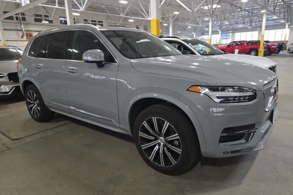 2025 Volvo XC90 B5 Core photo 1