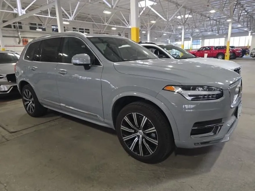 2025 Volvo XC90 B5 Core photo 1