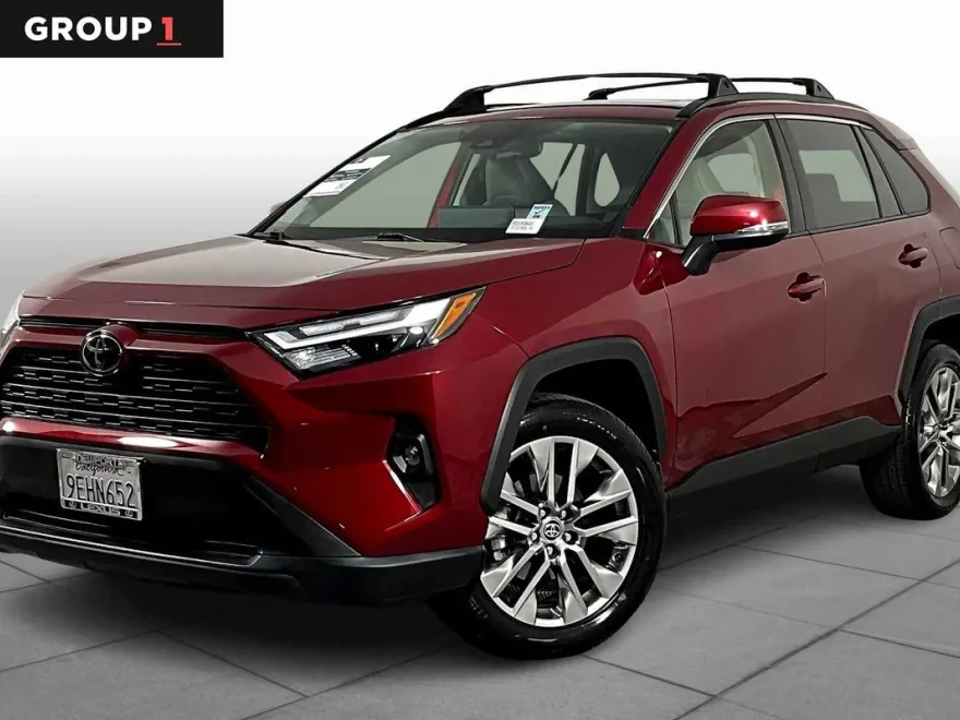 2023 Toyota RAV4 XLE Premium photo 1