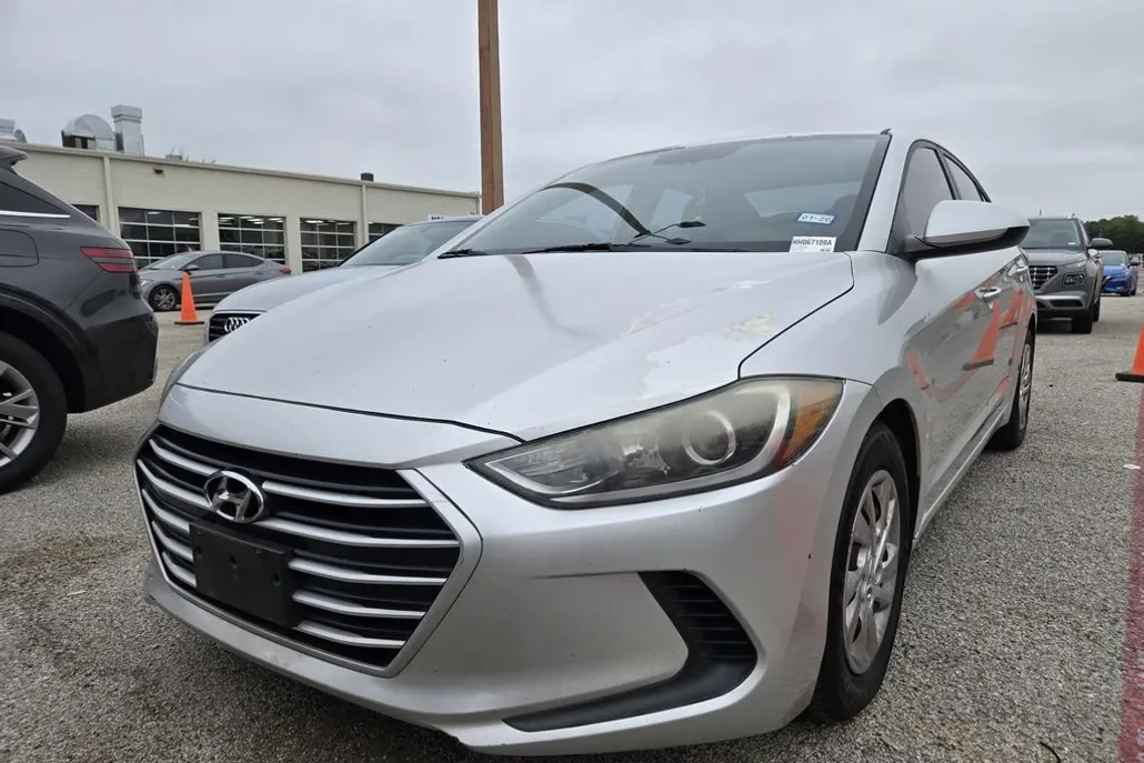 2017 Hyundai Elantra SE photo 1