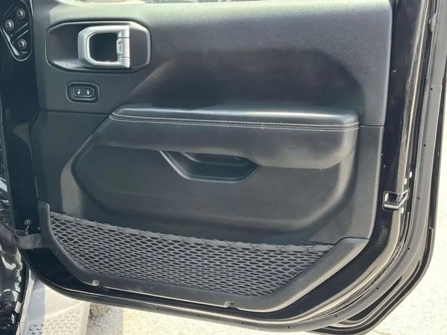 2022 Jeep Wrangler Unlimited Sahara photo 25