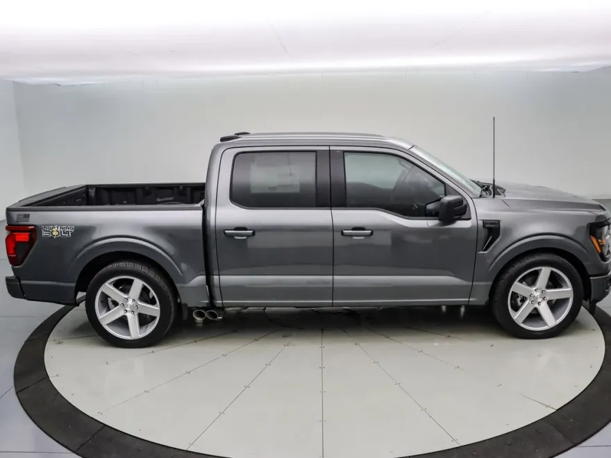 2025 Ford F-150 Lightning photo 1