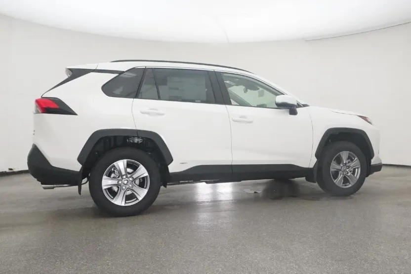 2025 Toyota RAV4 Hybrid LE photo 1
