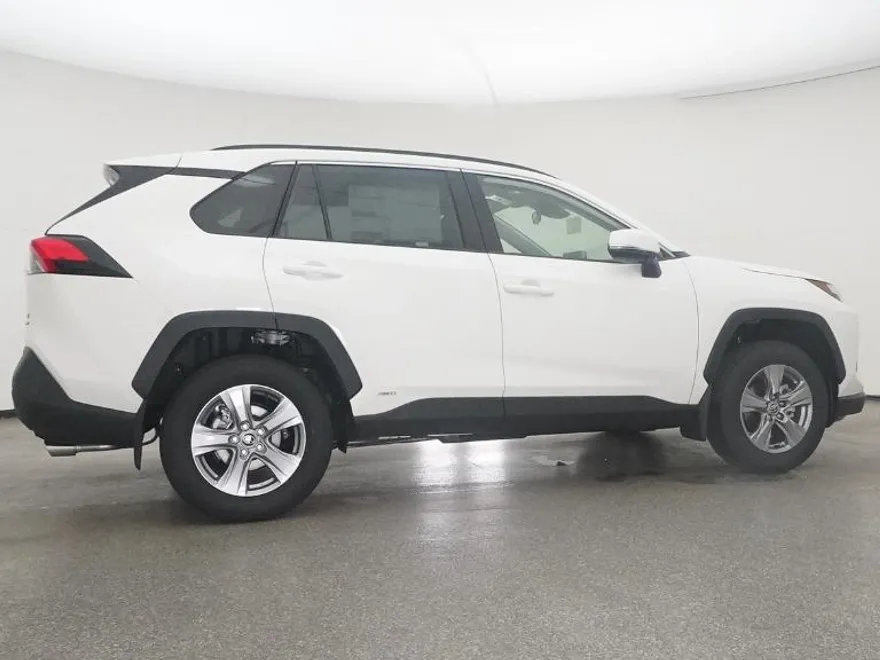 2025 Toyota RAV4 Hybrid LE photo 1