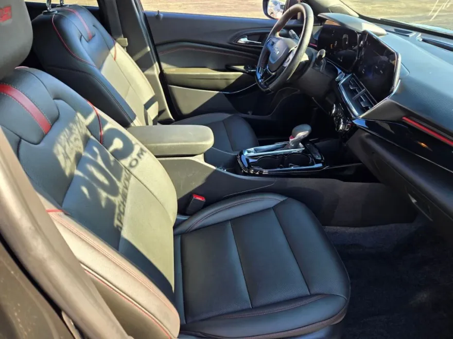 2025 Chevrolet Trax photo 1