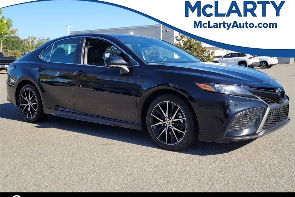 2024 Toyota Camry SE photo 1