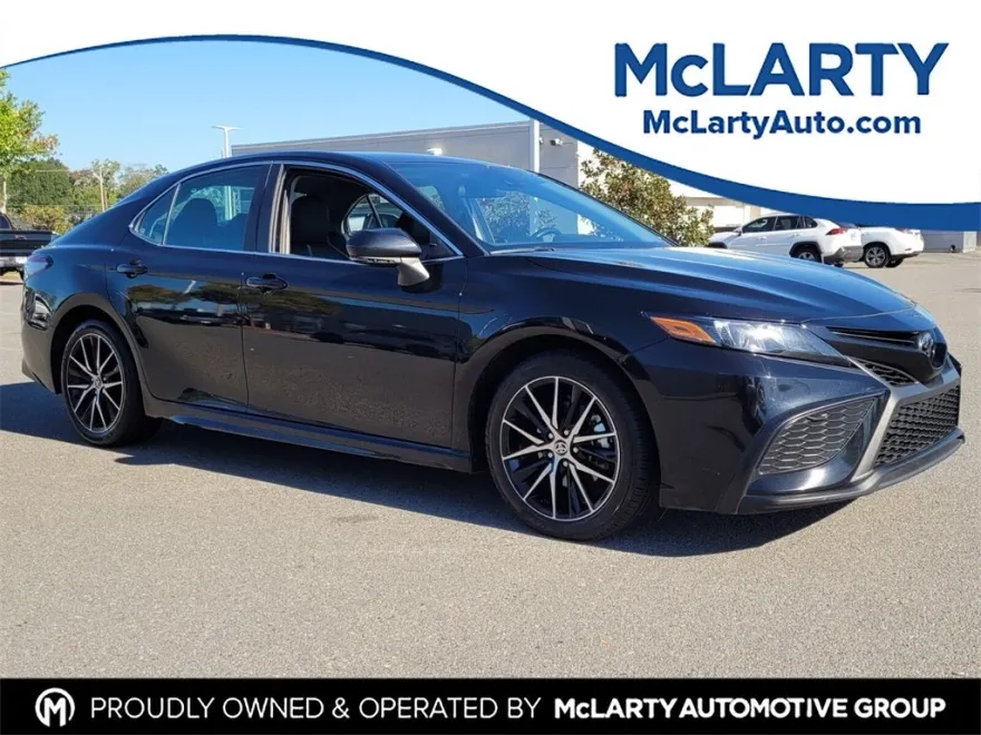 2024 Toyota Camry SE photo 1