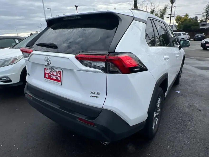 2024 Toyota RAV4 XLE photo 1
