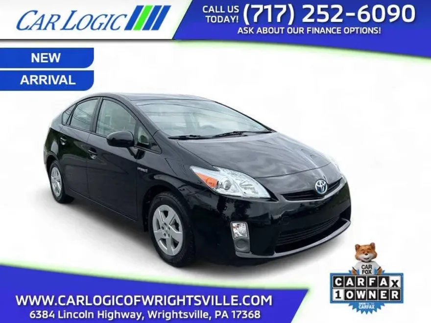2011 Toyota Prius Three photo 1