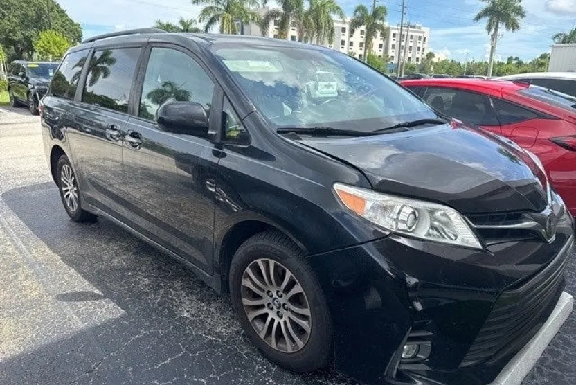 2020 Toyota Sienna Base photo 1