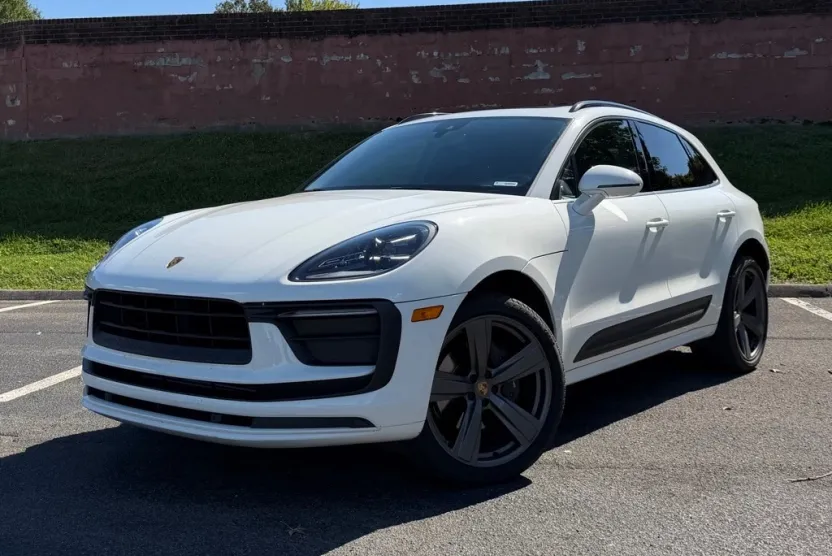 2022 Porsche Macan photo 1