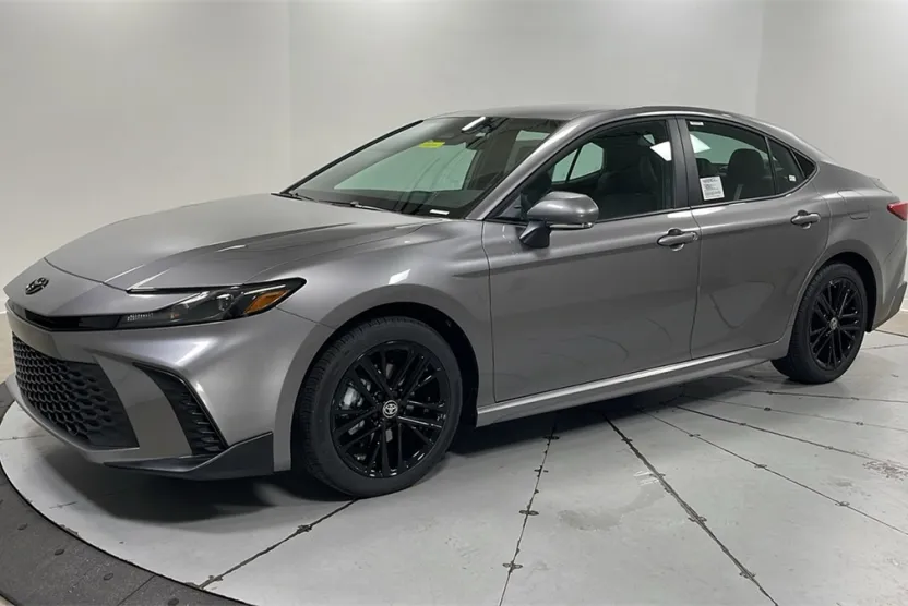 2026 Toyota Camry SE photo 1