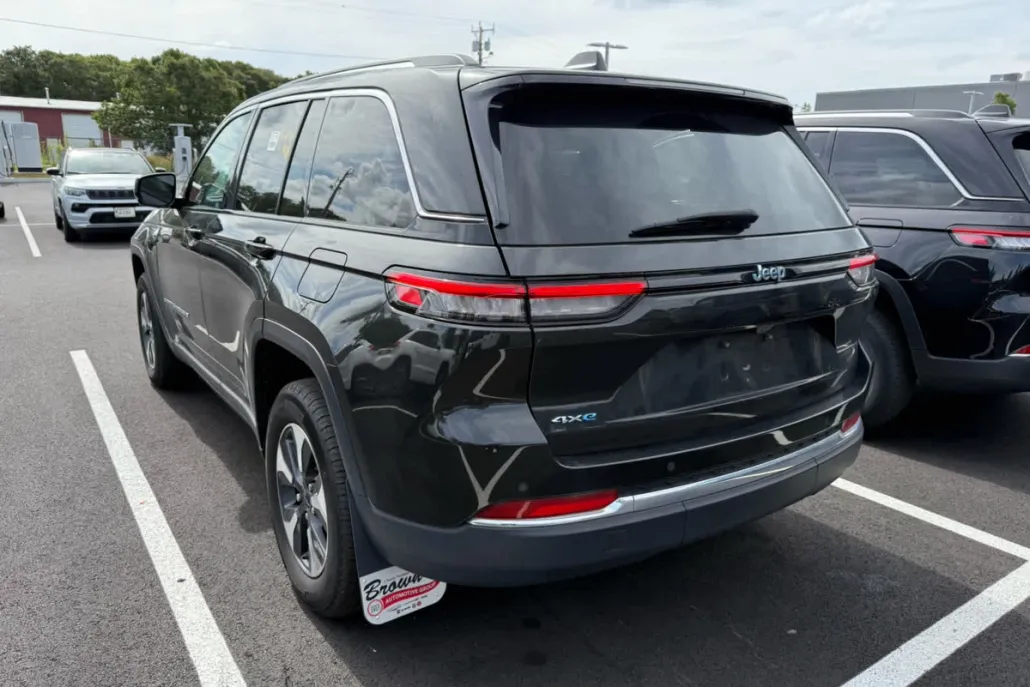 2024 Jeep Cherokee Limited 4xe photo 1