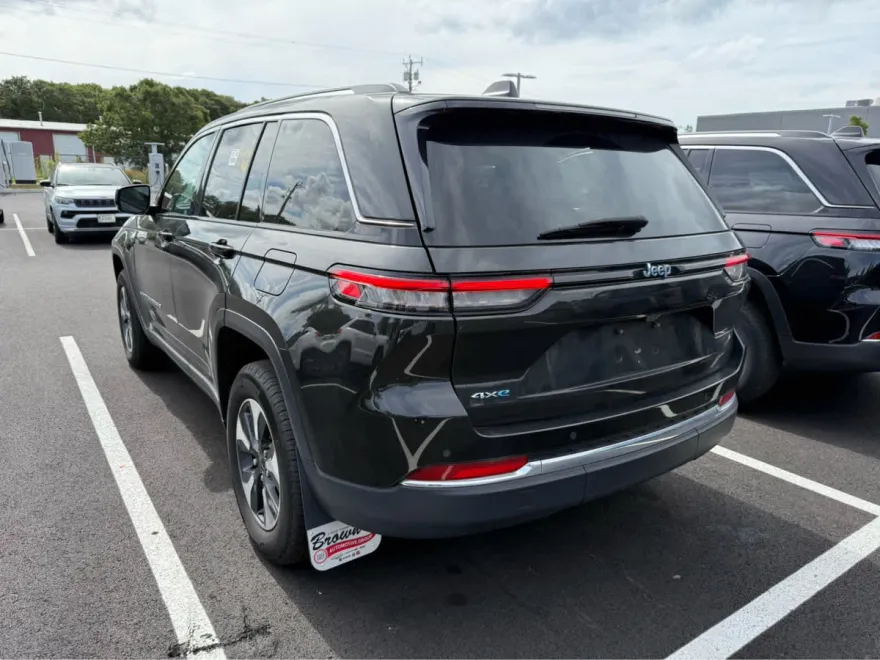2024 Jeep Cherokee Limited 4xe photo 1