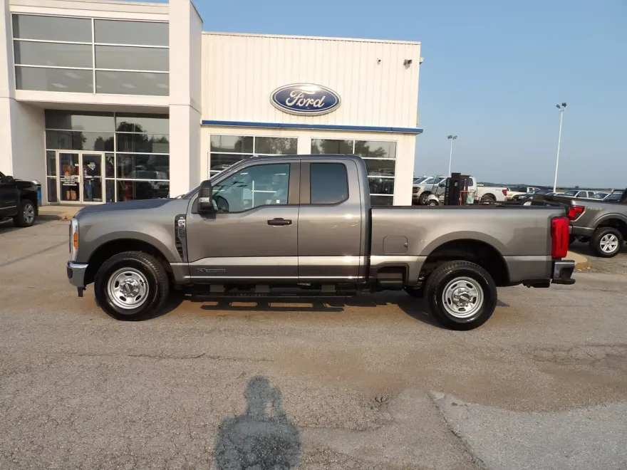 2024 Ford F-350 photo 1