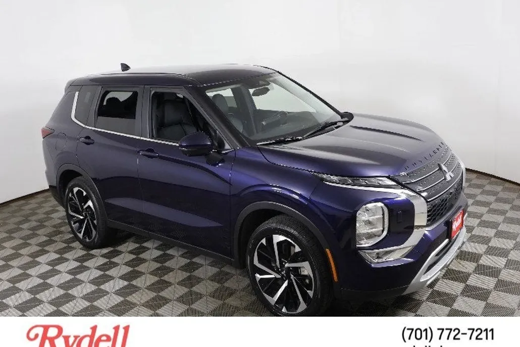2023 Mitsubishi Outlander SE photo 1
