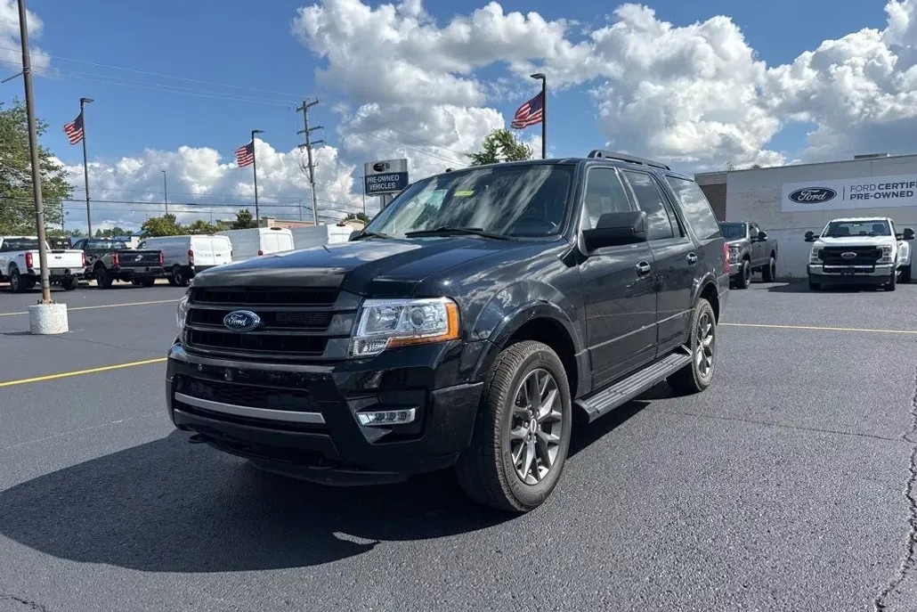 2017 Ford Expedition Limited photo 1