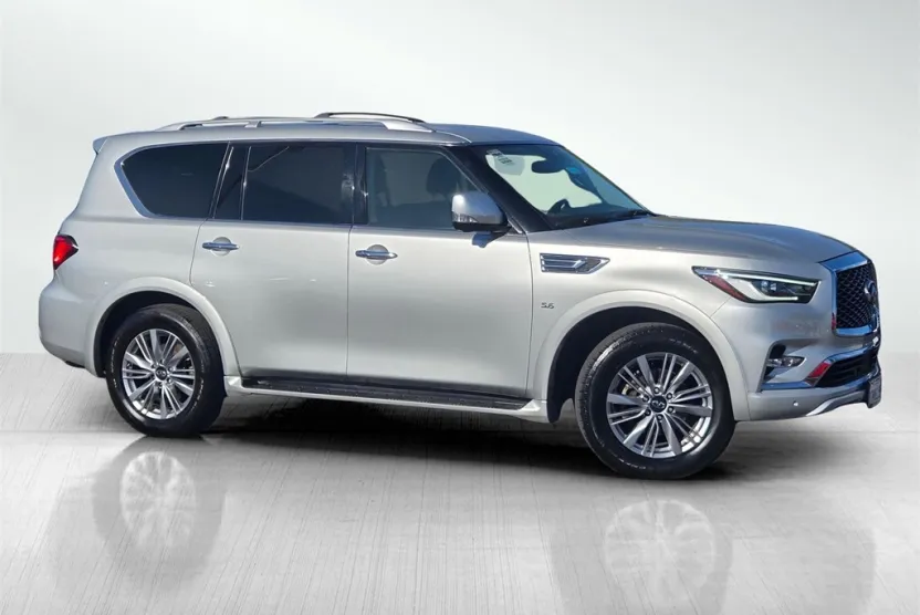 2019 Infiniti QX80 Luxe photo 1