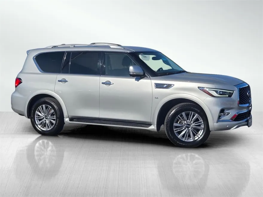 2019 Infiniti QX80 Luxe photo 1