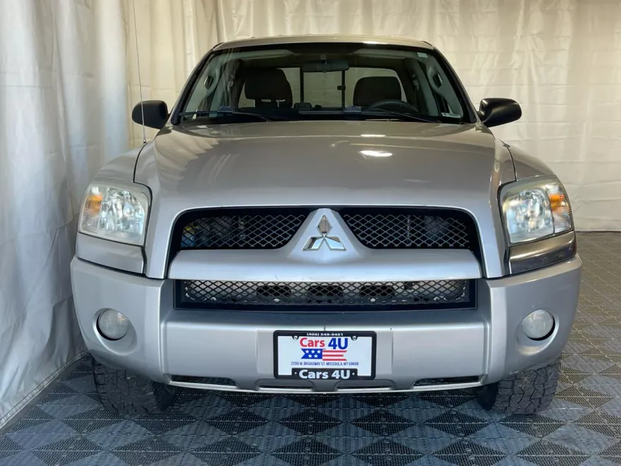 2006 Mitsubishi Raider LS photo 1