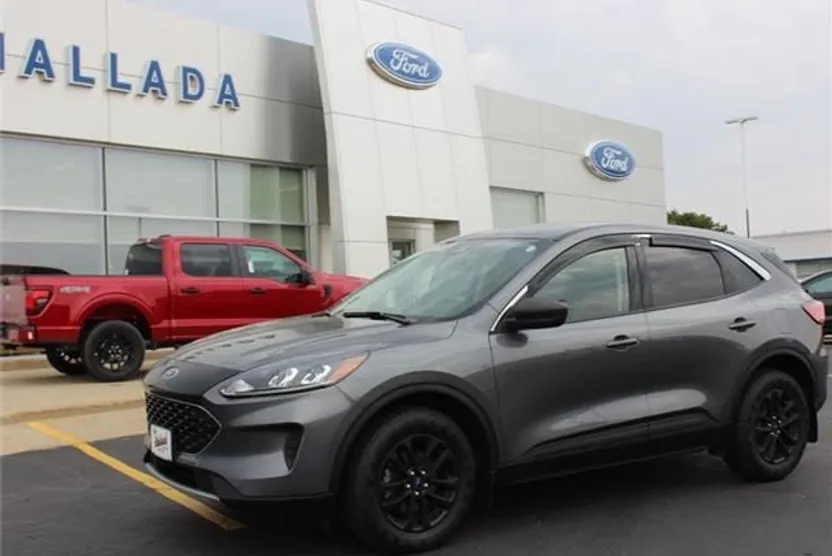 2022 Ford Escape SE photo 1
