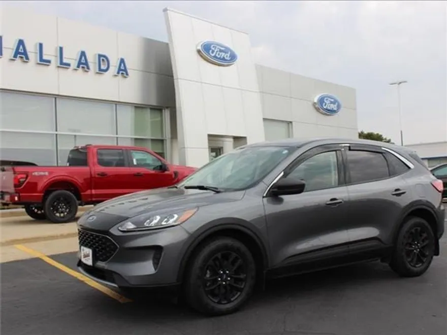 2022 Ford Escape SE photo 1