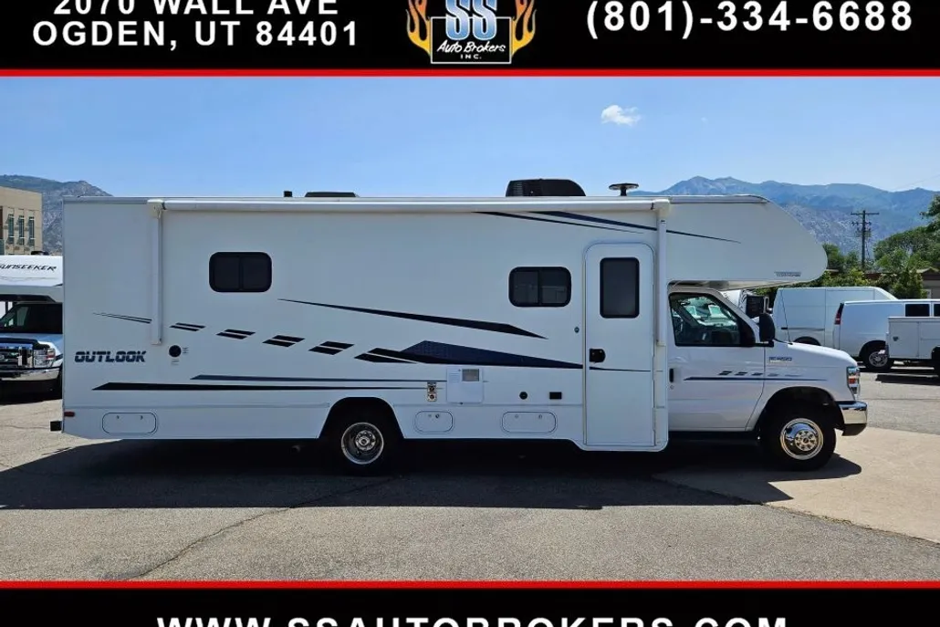 2018 Ford E-450 DRW photo 1