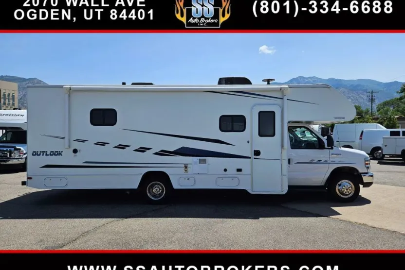 2018 Ford E-450 DRW photo 1