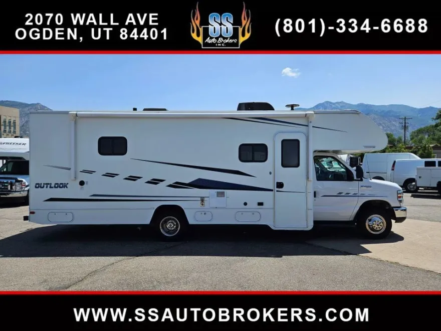 2018 Ford E-450 DRW photo 1