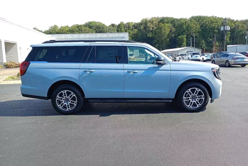 2025 Ford Expedition MAX photo 1