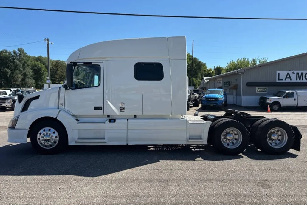 2018 Volvo Truck VNL photo 1
