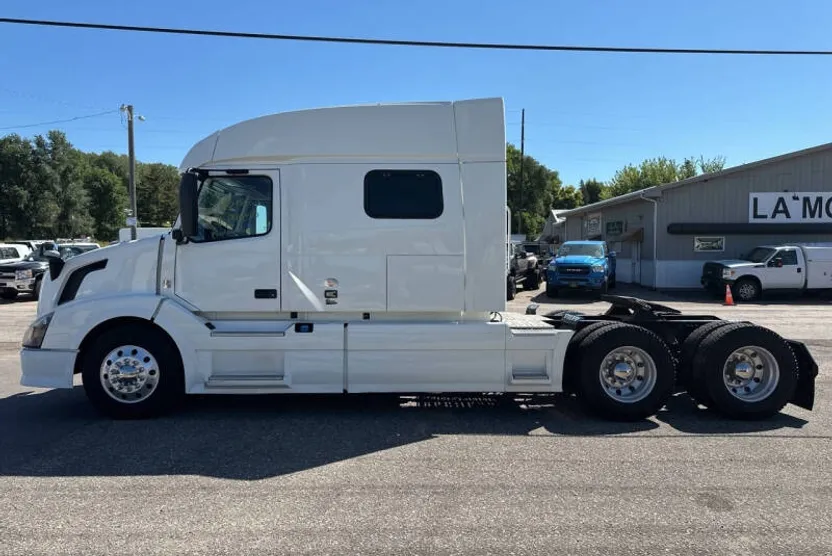 2018 Volvo Truck VNL photo 1
