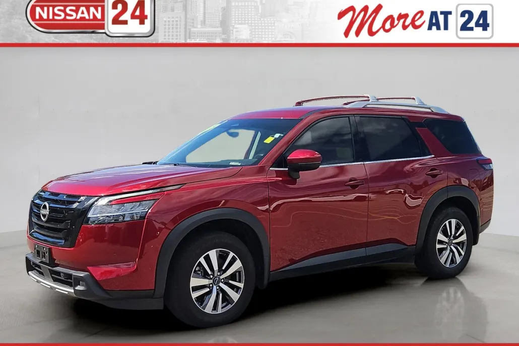 2023 Nissan Pathfinder SL photo 1