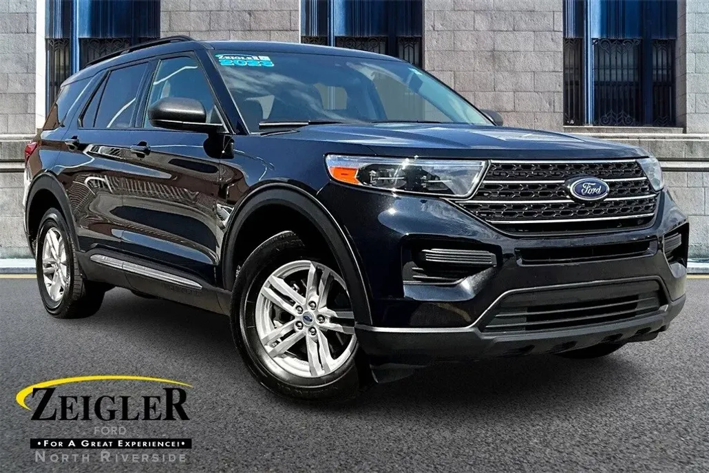 2023 Ford Explorer XLT photo 1