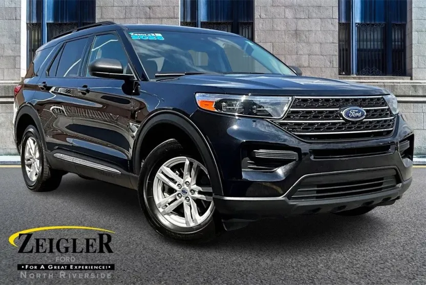 2023 Ford Explorer XLT photo 1