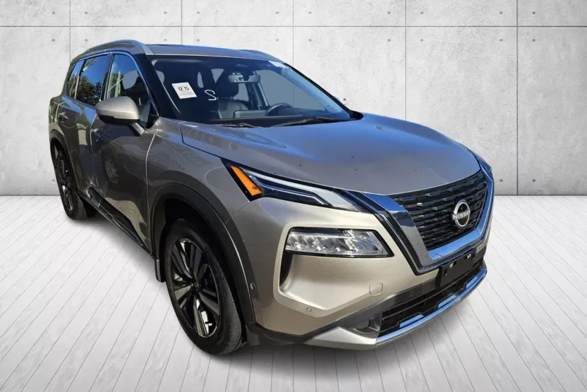 2023 Nissan Rogue Platinum photo 1