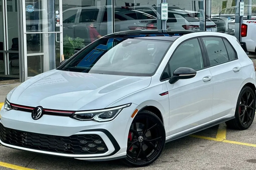 2024 Volkswagen Golf GTI photo 1