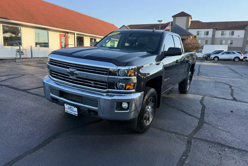 2015 Chevrolet Silverado 2500HD LT photo 1