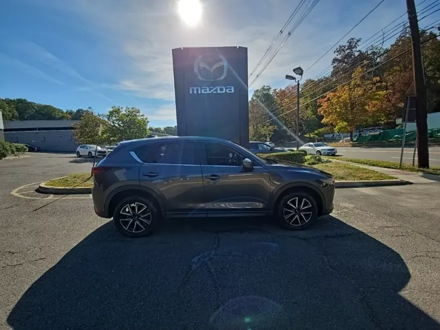 2017 Mazda CX-5 Grand Touring photo 1