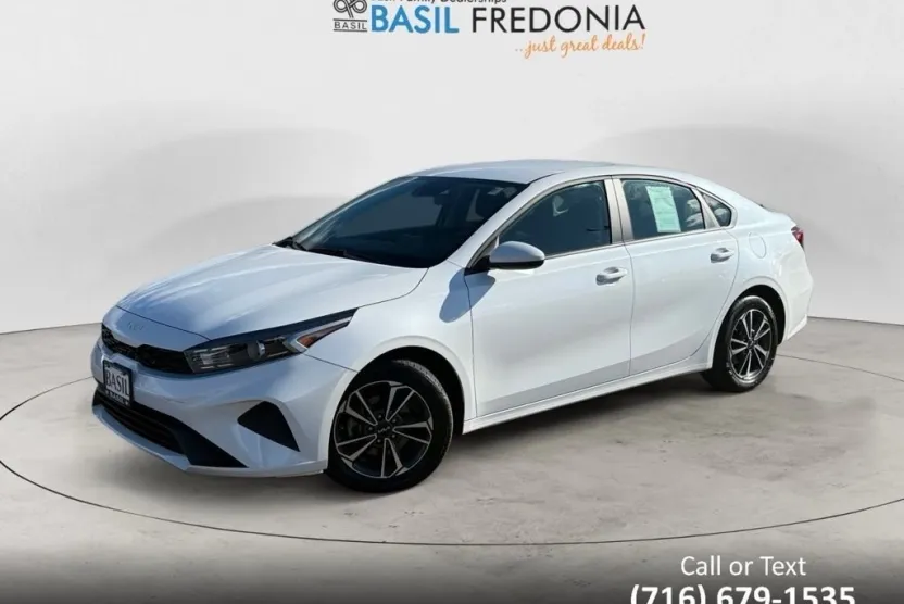 2024 Kia Forte LXS photo 1