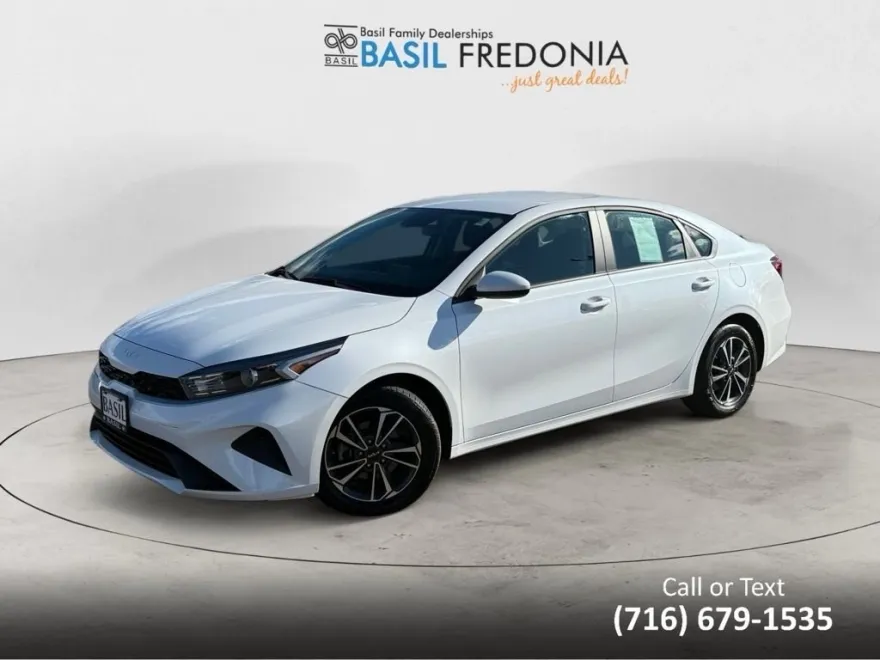 2024 Kia Forte LXS photo 1