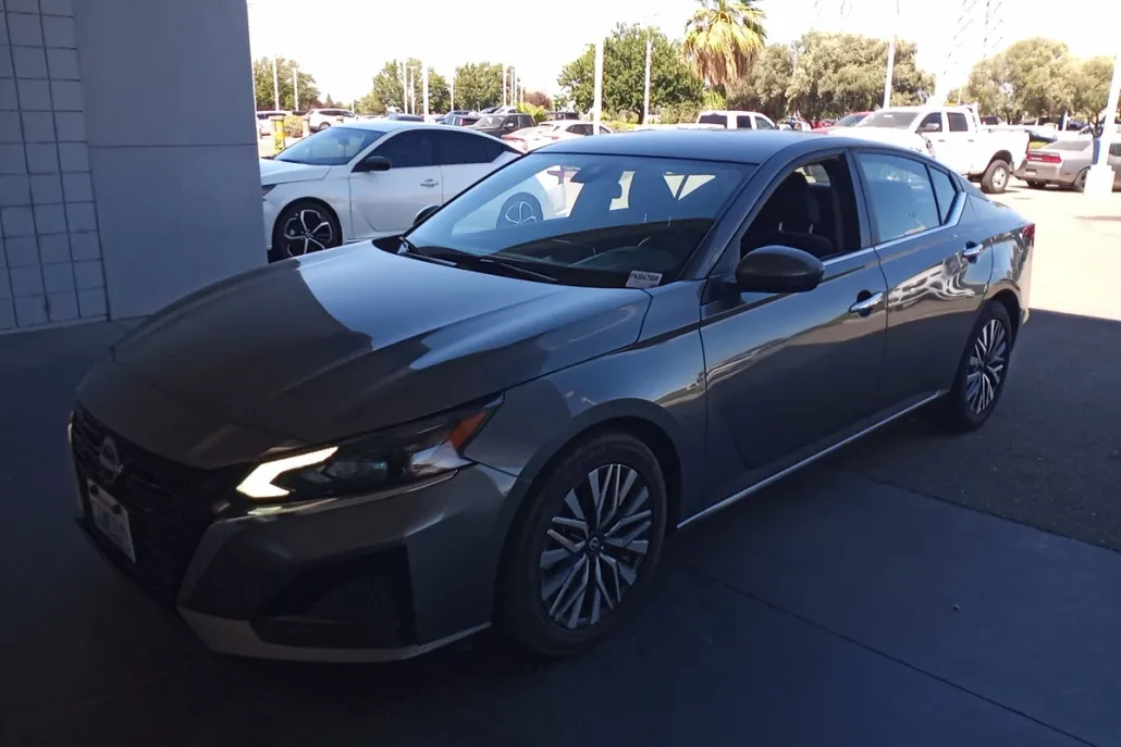 2023 Nissan Altima 2.5 SV photo 1