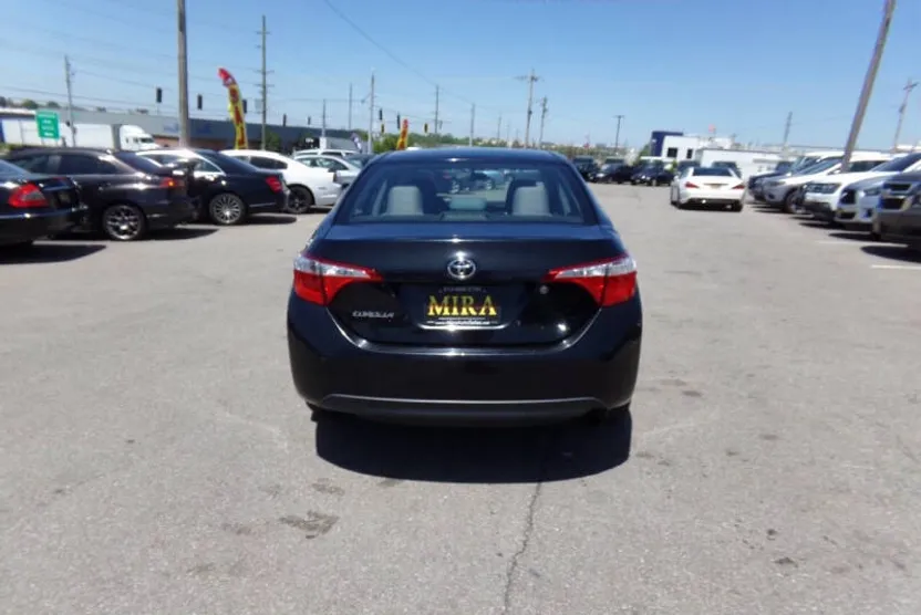 2014 Toyota Corolla LE photo 1