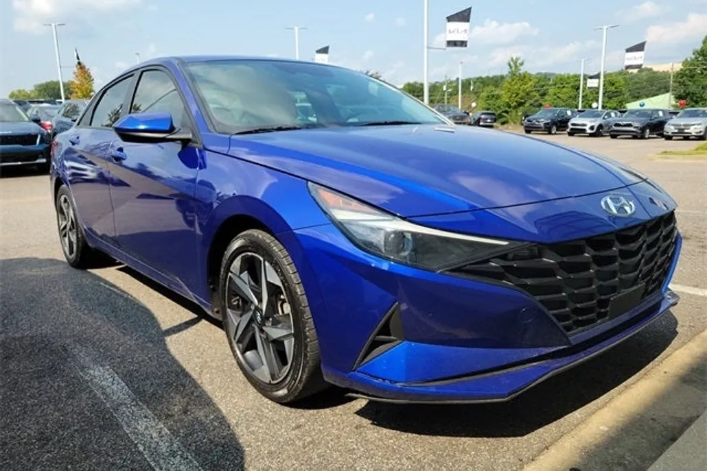 2023 Hyundai Elantra SEL photo 1