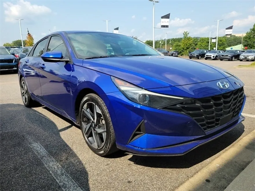 2023 Hyundai Elantra SEL photo 1