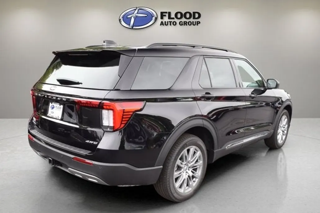 2025 Ford Explorer photo 1