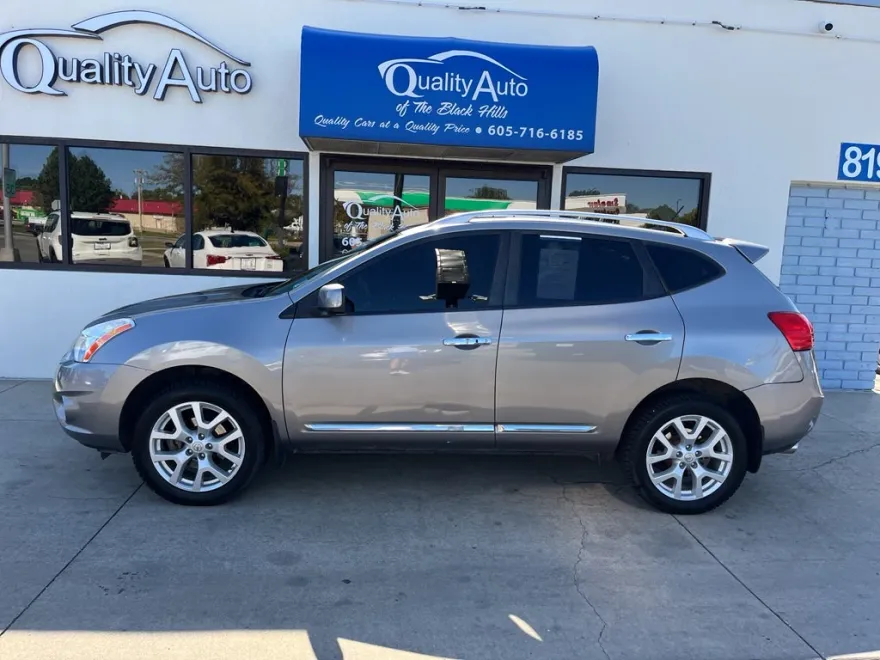 2013 Nissan Rogue SV photo 1