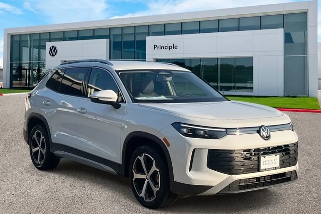 2025 Volkswagen Tiguan SE photo 1