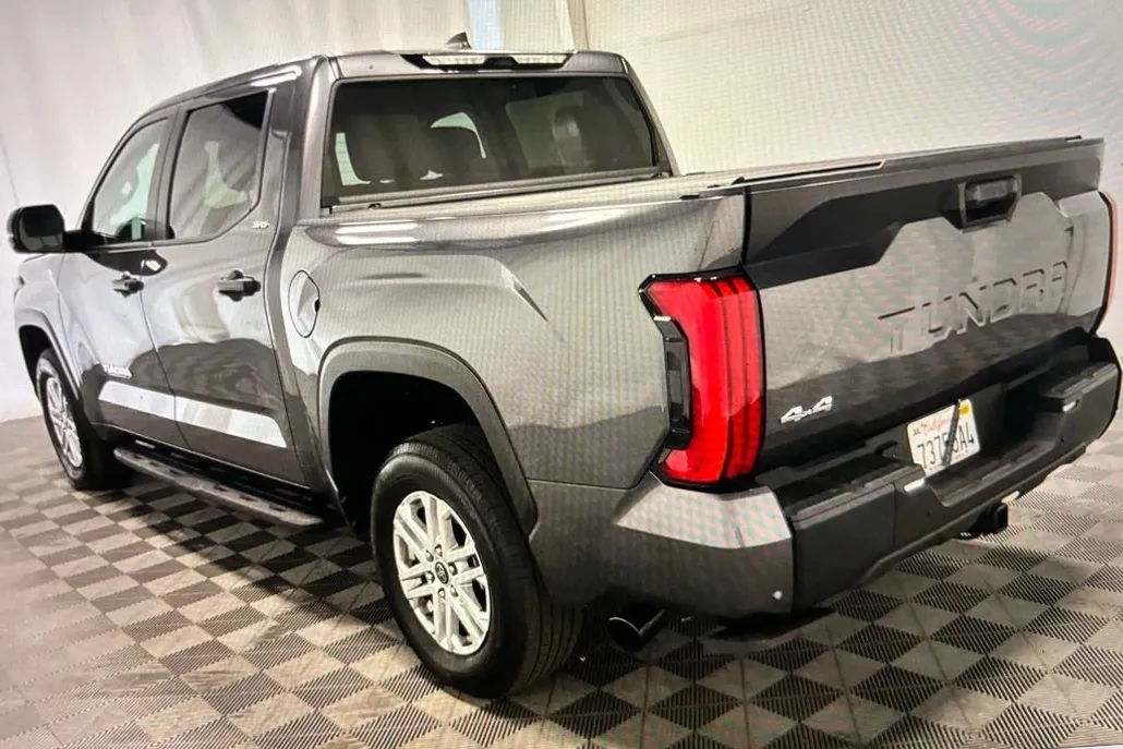 2024 Toyota Tundra SR5 photo 1