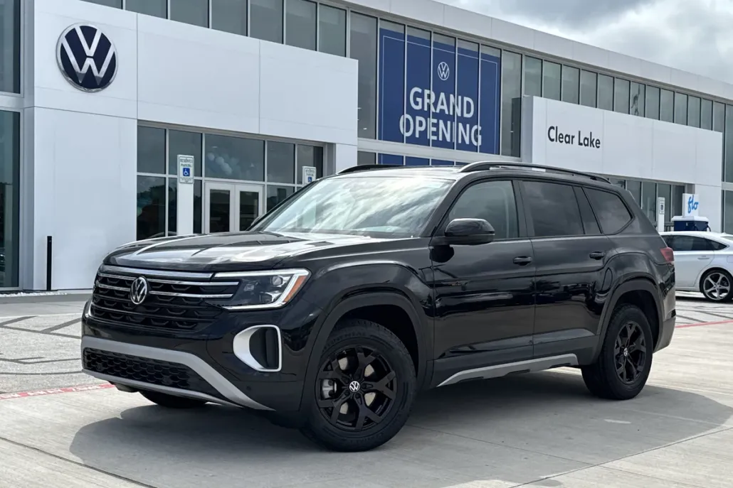 2025 Volkswagen Atlas Peak Edition SE photo 1